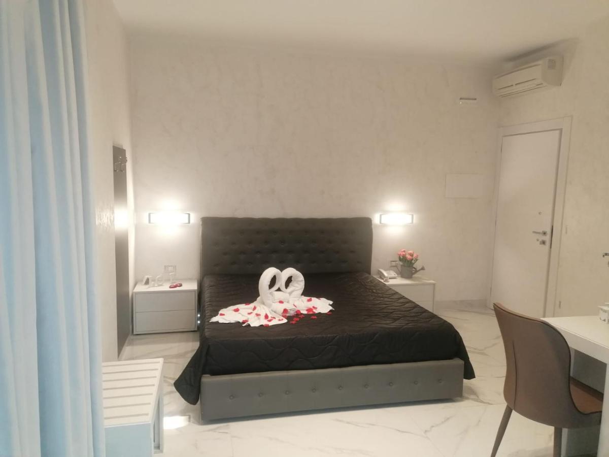 Hotel Presidente Porto Cesareo Buitenkant foto