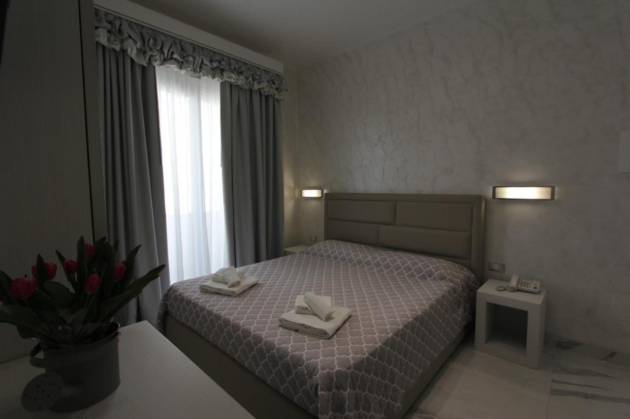 Hotel Presidente Porto Cesareo Buitenkant foto