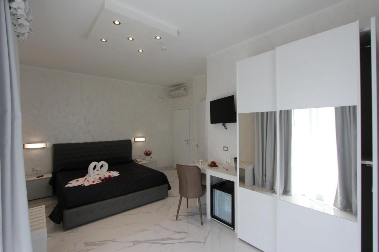 Hotel Presidente Porto Cesareo Buitenkant foto