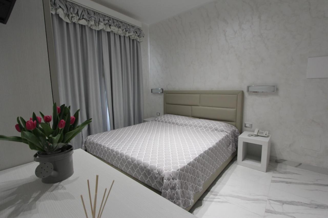 Hotel Presidente Porto Cesareo Buitenkant foto