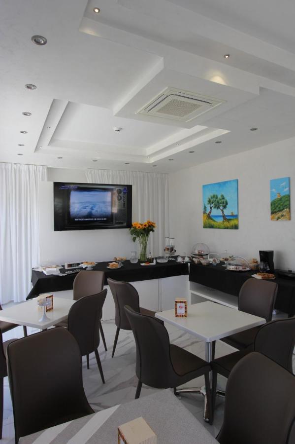 Hotel Presidente Porto Cesareo Buitenkant foto