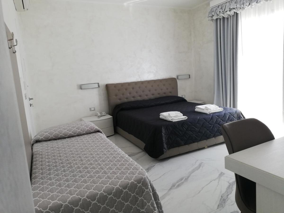 Hotel Presidente Porto Cesareo Buitenkant foto