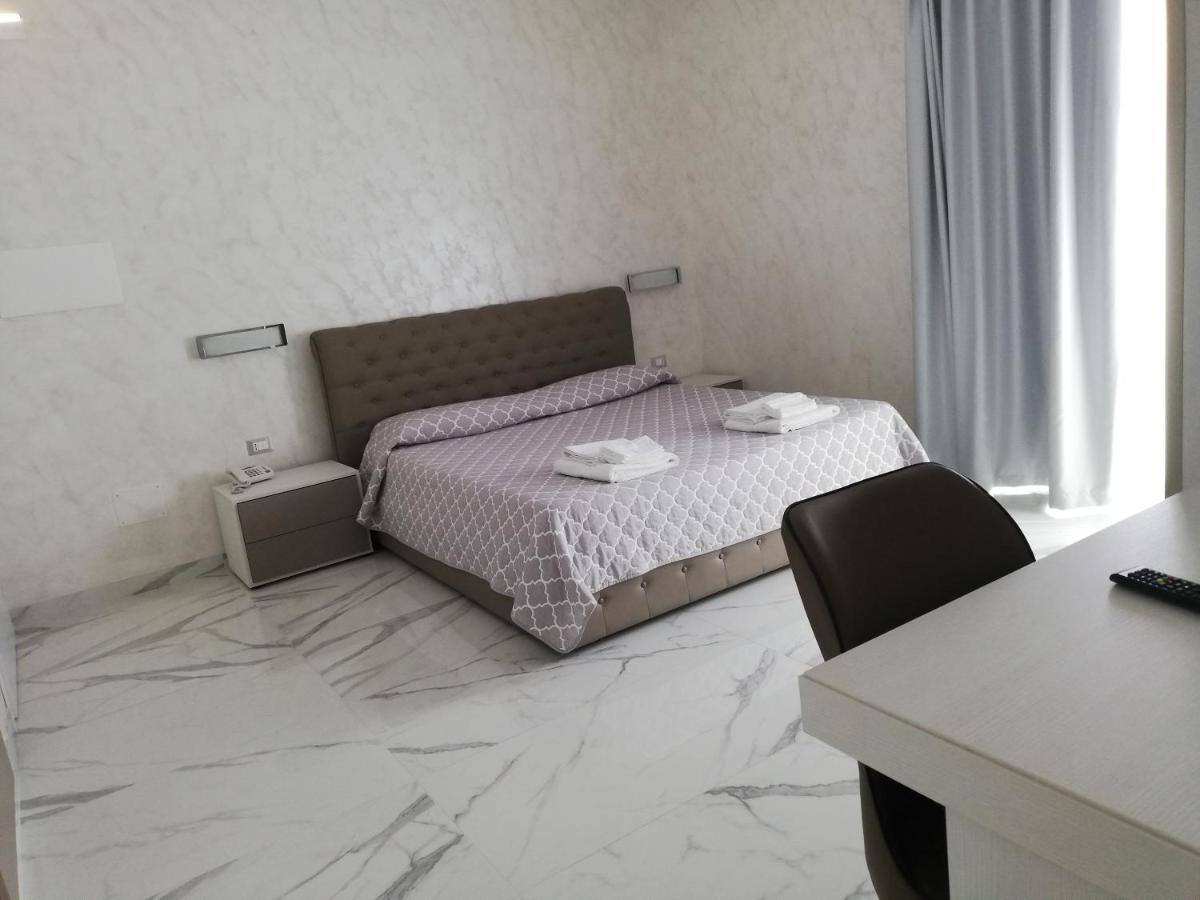 Hotel Presidente Porto Cesareo Buitenkant foto