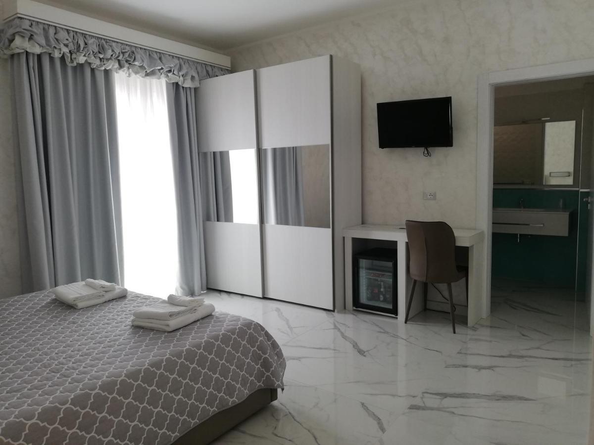 Hotel Presidente Porto Cesareo Buitenkant foto