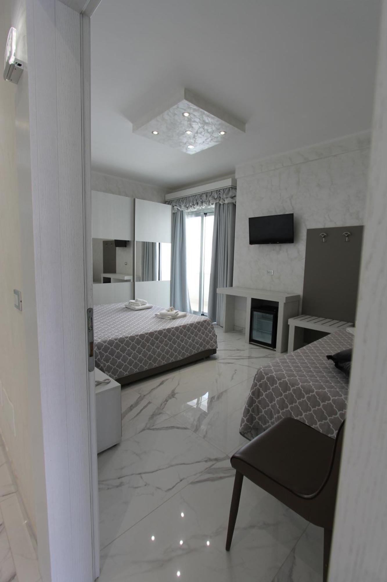 Hotel Presidente Porto Cesareo Buitenkant foto